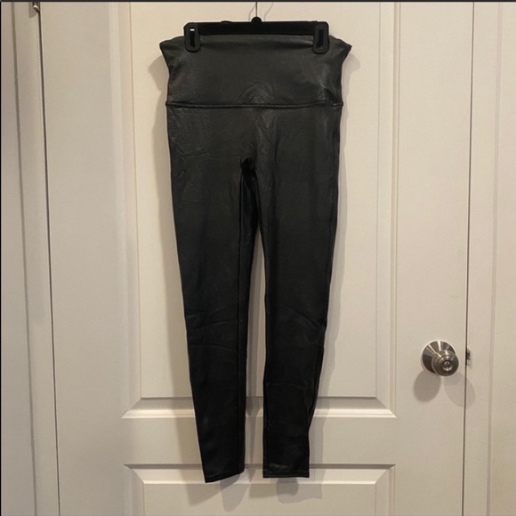 Spanx Faux Leather Croc Leggings - Picture 7 of 8
